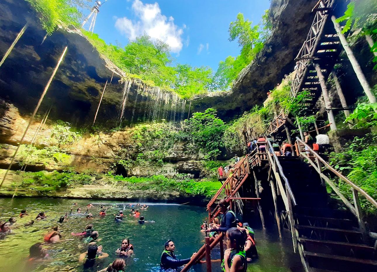Cenote Selva Maya